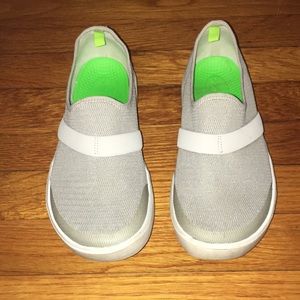 OOFOS OOmg Mesh Sneakers Size 7